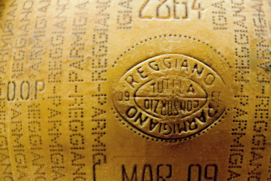 tutela-parmigiano-reggiano-dop